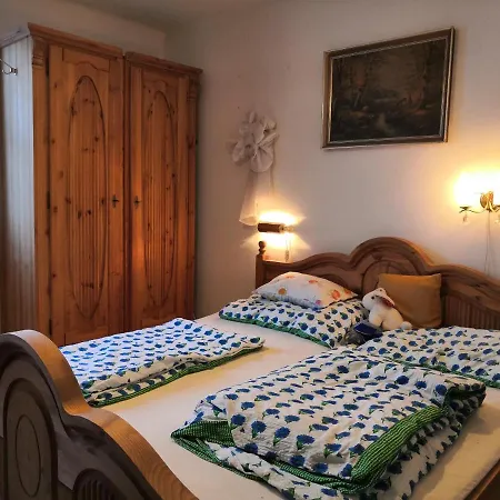 Obere Alpenhuette In Neben Der Salzach *