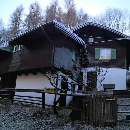 Obere Alpenhuette In Neben Der Salzach